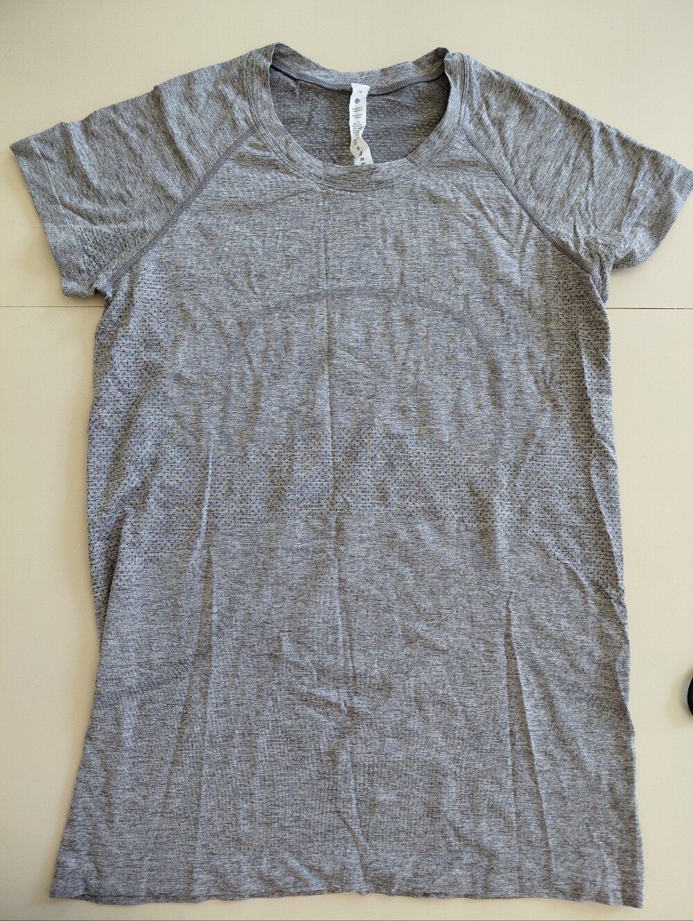 Lululemon Women Gray Swiftly Tech 2.0 Short Sleeve SS Crew Seamless Shirt Top 10